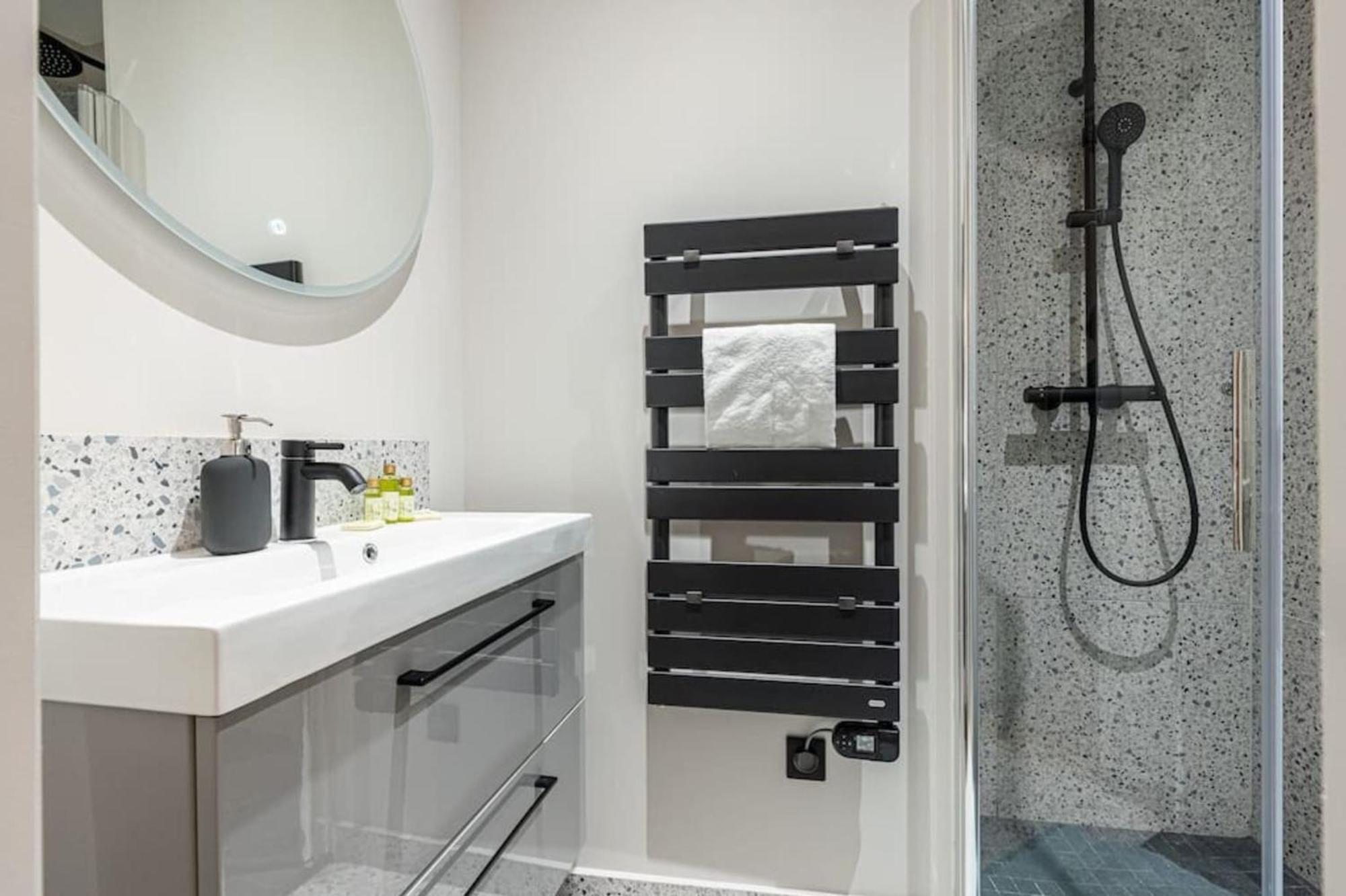 La Croix - Old Town Modern Apartment - 2 Bedrooms Nizza Esterno foto